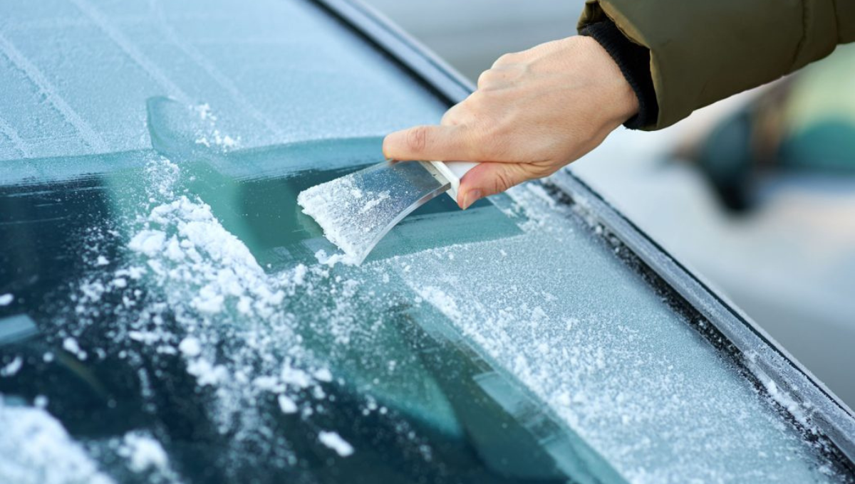 Cómo sacar escarcha del parabrisas