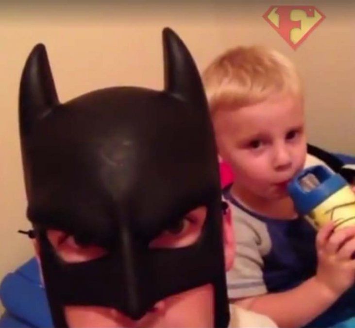 Un papá que se cree Batman