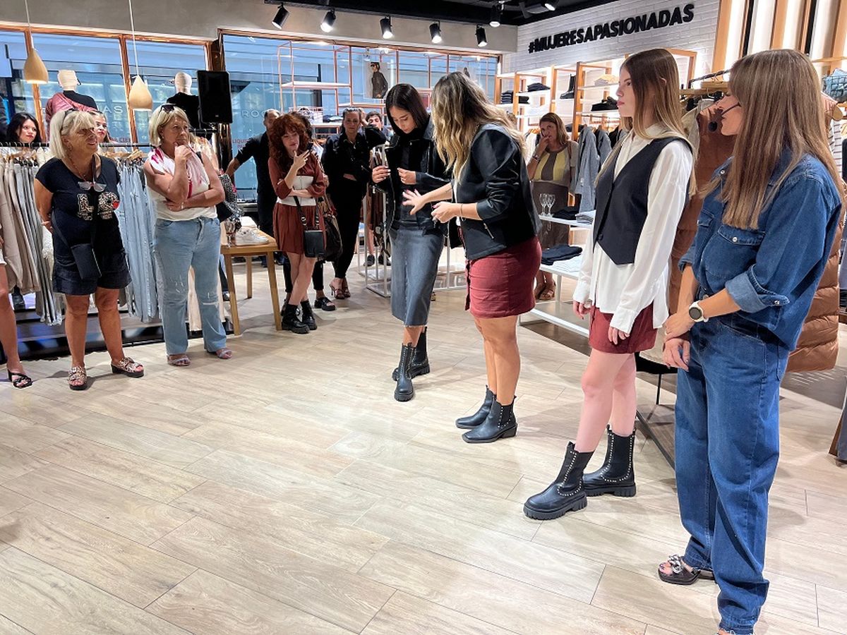 Lazaro destacada marca de accesorios y calzado,organizó una charla a cargo de la influencer Agus Malano (Cosas de Mujeres). Lazaro destacada marca de accesorios y calzado,organizó una charla a cargo de la influencer Agus Malano (Cosas de Mujeres).