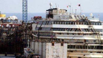 Reflotaron el crucero Costa Concordia y lo trasladarán para su desguace