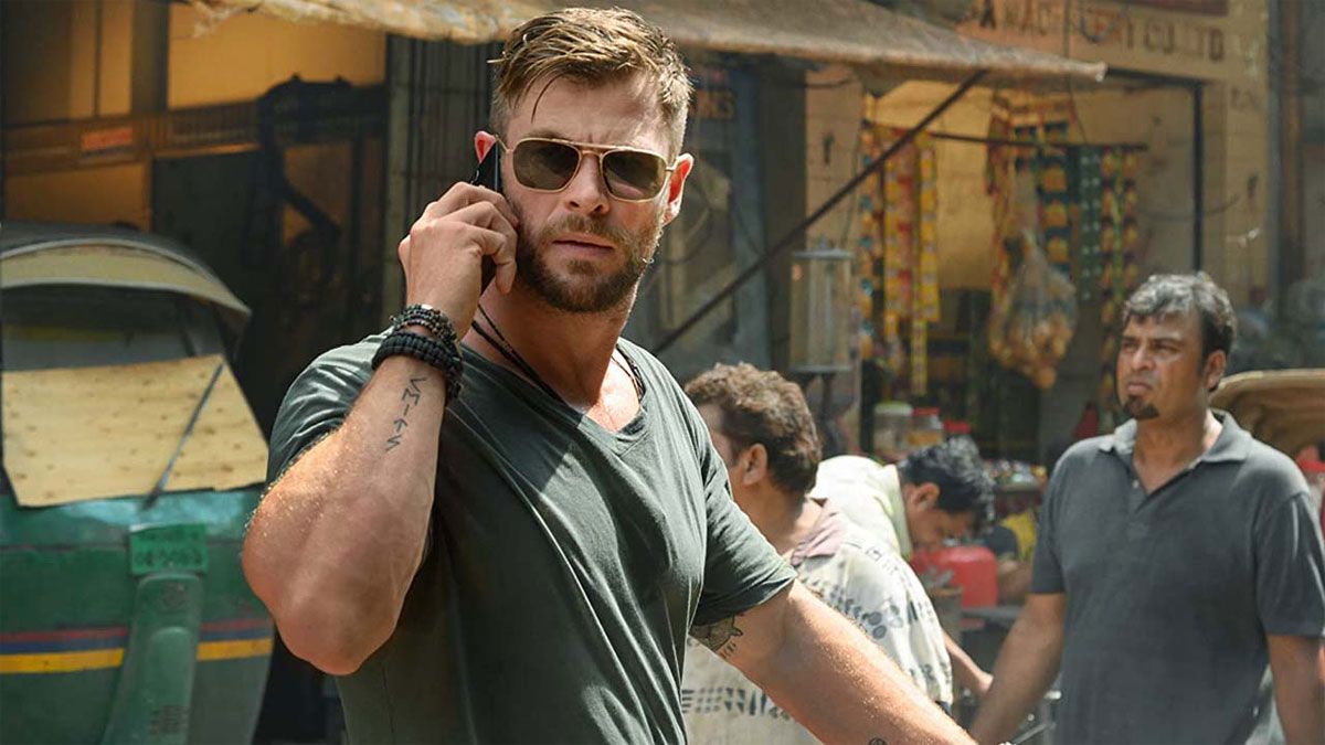 Chris Hemsworth eleva la acción a lo más alto en la película Misión de rescate