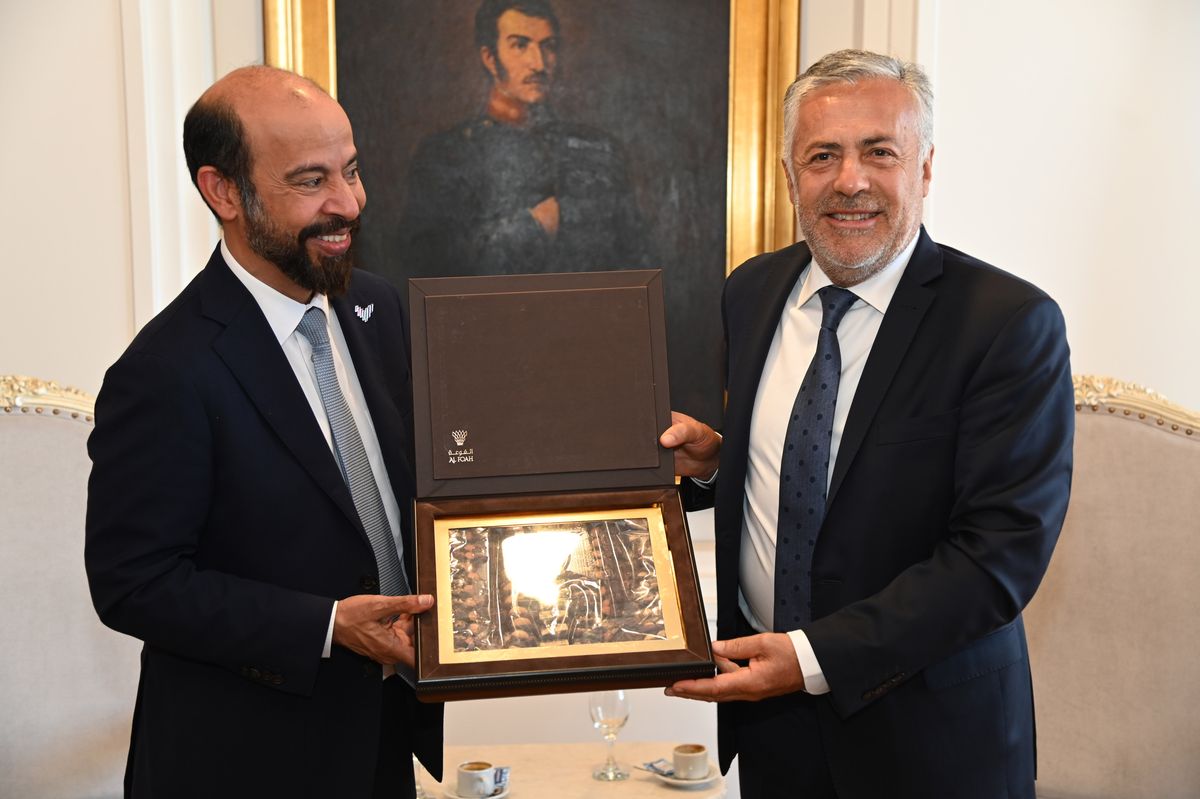 Alfredo Cornejo con el embajador de Emiratos Árabes.