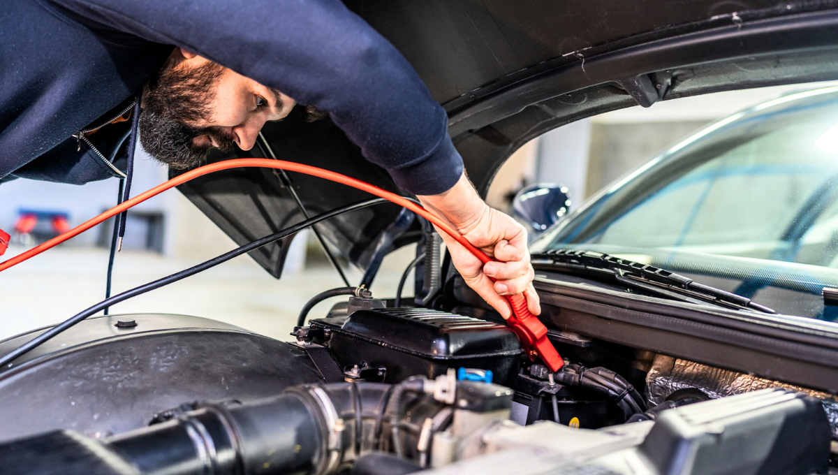 En el mundo de los vehículos, uno de los problemas más frecuentes suele estar en las fallas o descargas de la batería