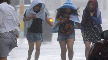 Más de 100 mil evacuados por un huracán en Japón