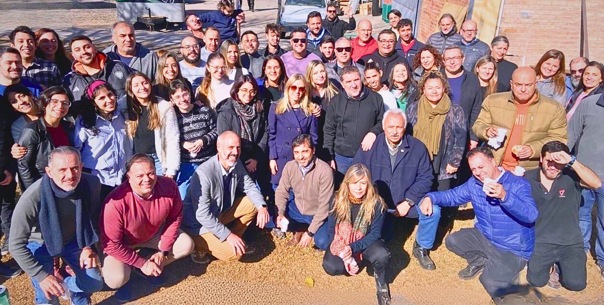El equipo de Diario UNO durante los festejos por los 32 años del medio.