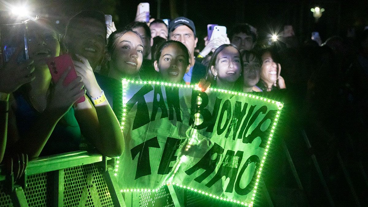 Aproximadamente 10.000 personas fueron a ver a Tan Biónica en San Martín. Aproximadamente 10.000 personas fueron a ver a Tan Biónica en San Martín.