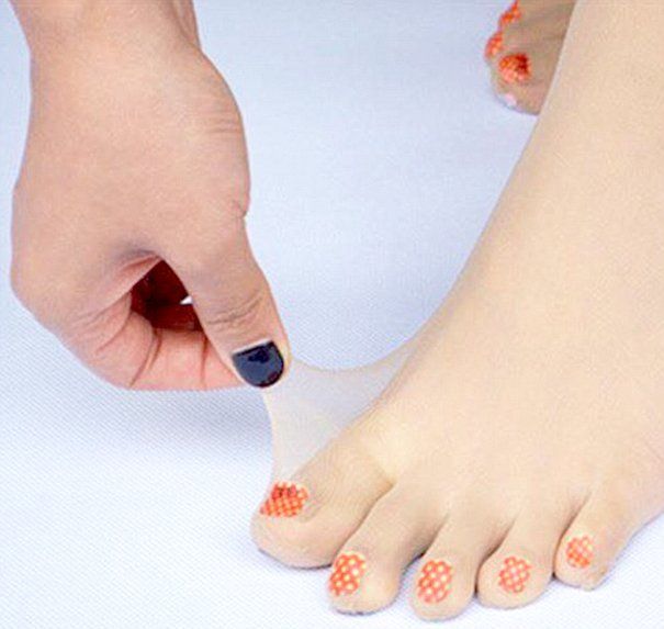 Estas medias con las uñas pintadas son la última moda en Japón