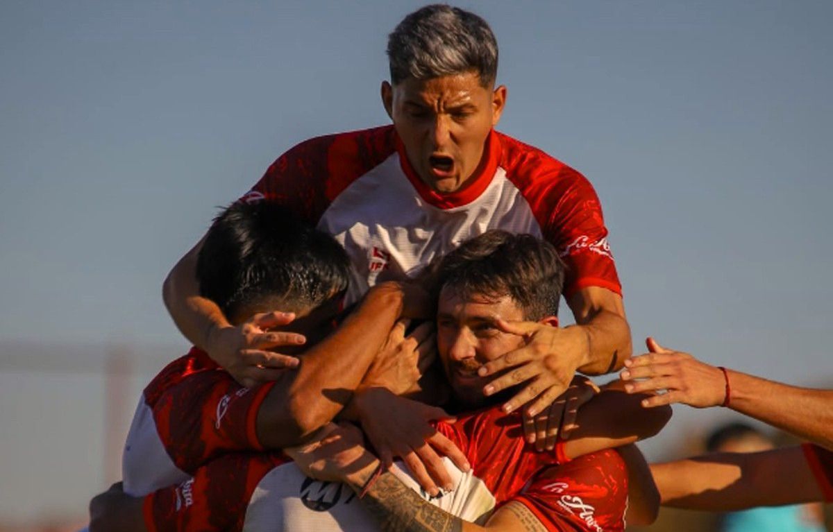 Huracán Las Heras empató de local contra Deportivo Rincón.