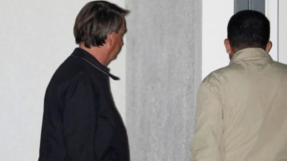 El ex presidente Jair Bolsonaro intenta permanecer en Estados Unidos como turista, al solicitar una visa y no regresar a Brasil