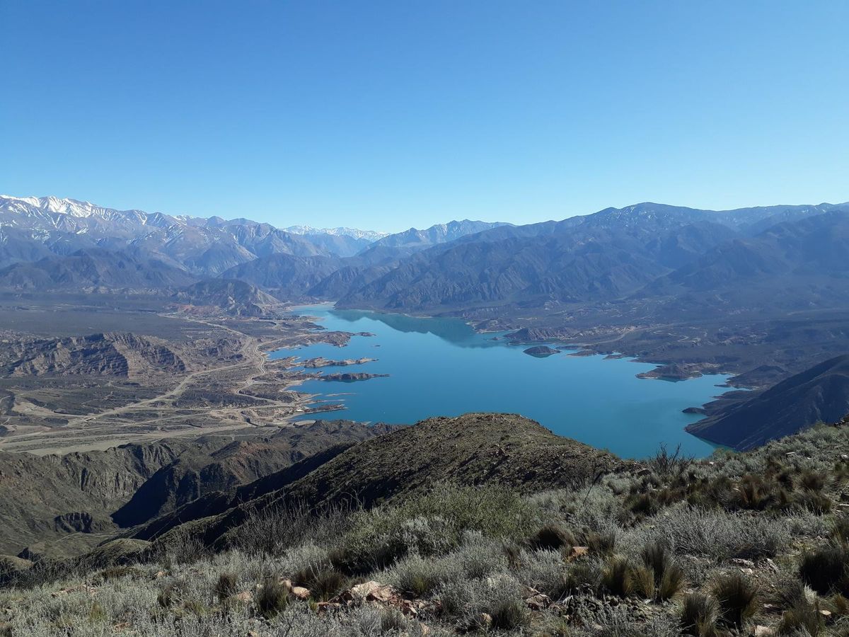 Rescataron a un hombre en el Cerro Nahuel que cayó 20 metros por un precipicio