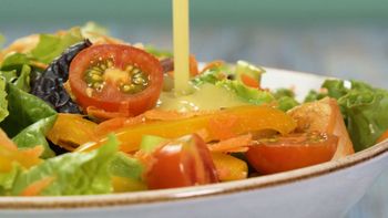 Receta de vinagreta casera para ensaladas: la receta que se hace rápido y es el aderezo que usan los cocineros