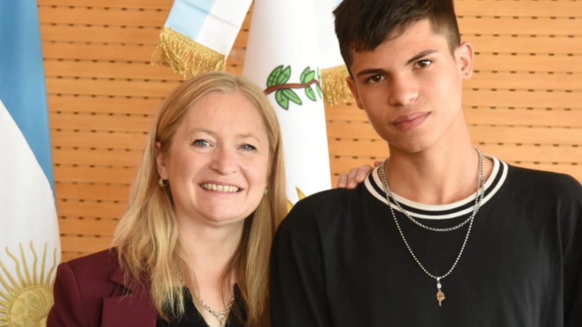 La vicegobernadora Hebe Casado y Uriel Lencinas, el acérrimo seguidor de la ex PRO ahora libertaria.