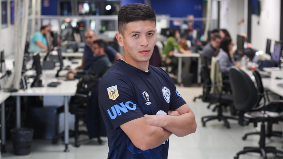 Álvez llegó a la Lepra en el último mercado de pases. Álvez llegó a la Lepra en el último mercado de pases.