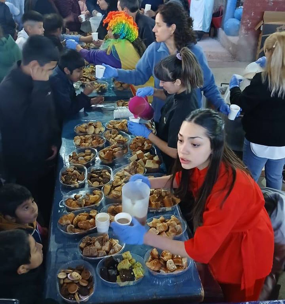 Chocolate caliente y cositas dulces para compartir con los niños de Maipú. Así fue el festejo de Shaolin Tao. Chocolate caliente y cositas dulces para compartir con los niños de Maipú. Así fue el festejo de Shaolin Tao.