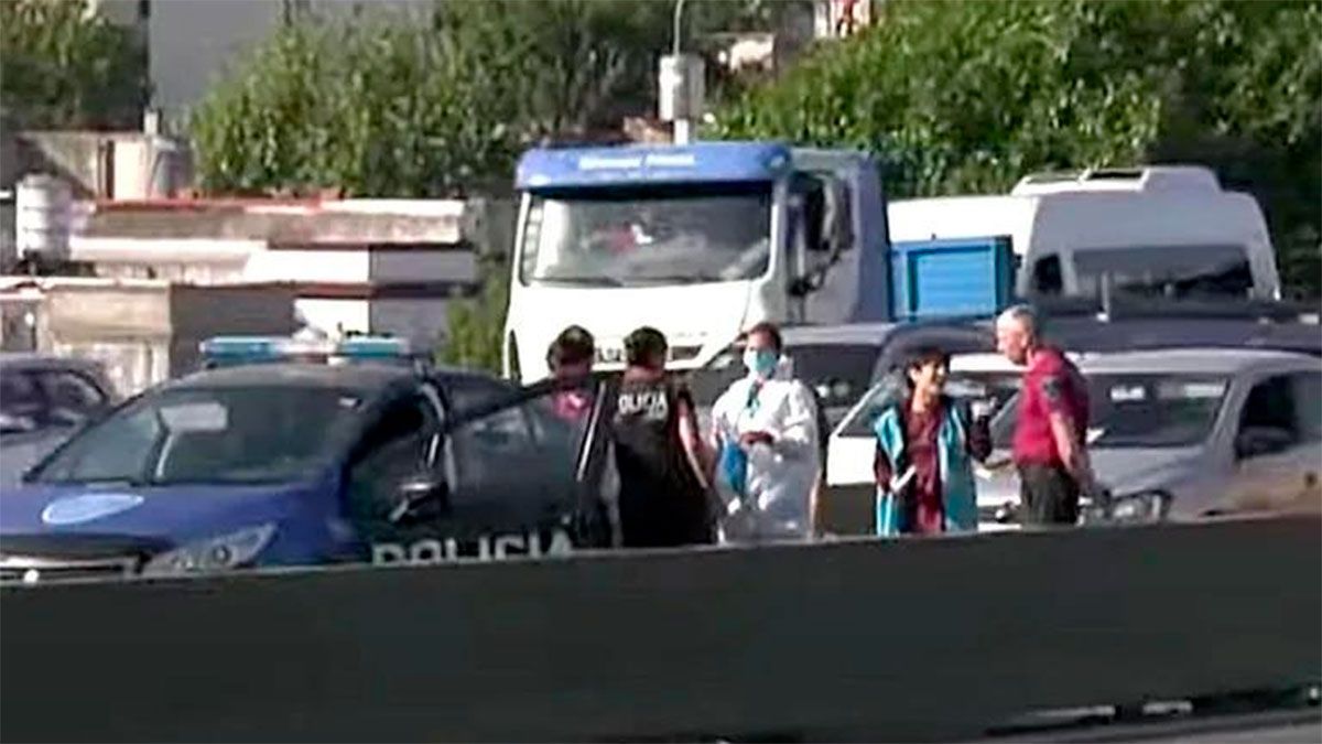 La pareja fue atropellada por una combi de pasajeros de la empresa La Medalla, que se dirigía al centro porteño.