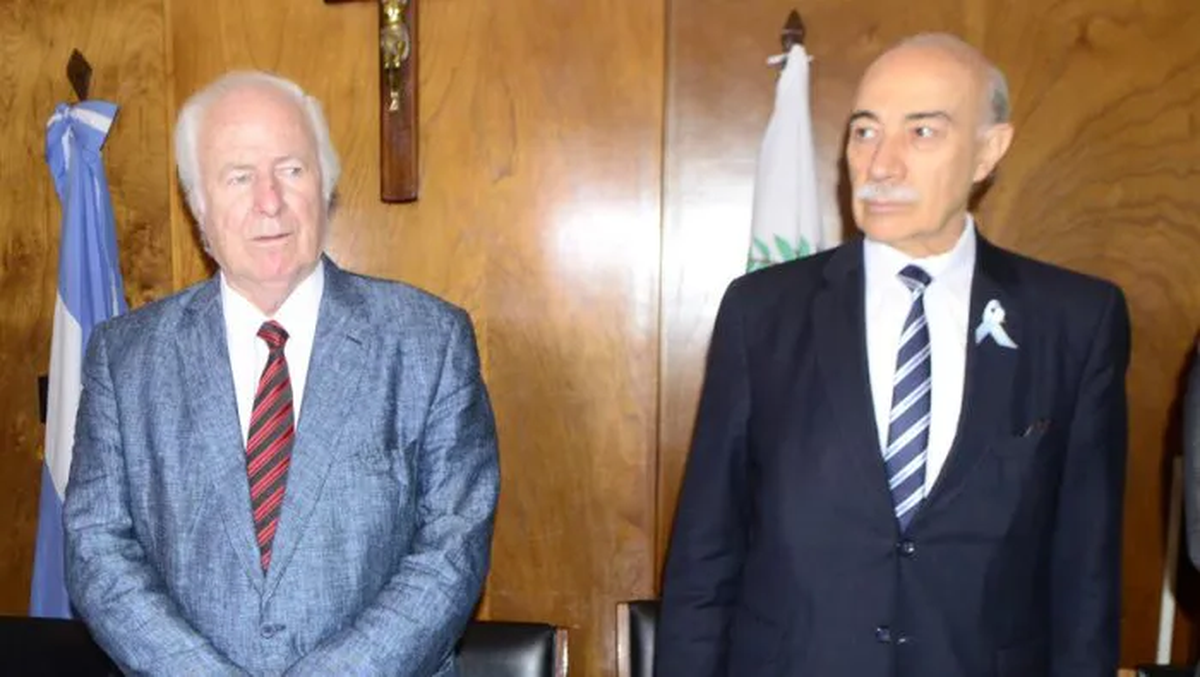 Pedro Llorente y José Valerio son parte del "ala radical" de la Suprema Corte de Justicia de Mendoza. Pedro Llorente y José Valerio son parte del "ala radical" de la Suprema Corte de Justicia de Mendoza.