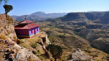 El monasterio al que se accede por una cuerda