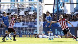 Ni D10s pudo hacer que Gimnasia le gane el clásico a Estudiantes