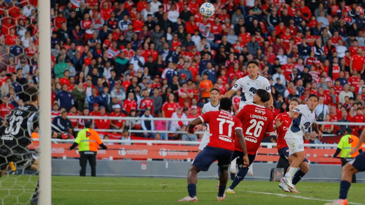Fabrizio Sartori protagoniz&oacute; las chances de gol m&aacute;s claras de Independiente Rivadavia en Avellaneda.