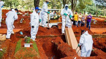 Coronavirus: el mayor cementerio de Sudamérica hace entierros 