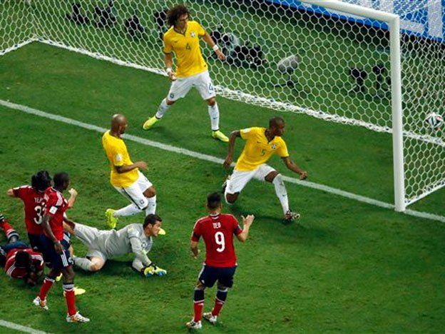 El gol anulado a Colombia, ¿qué cobró el línea?