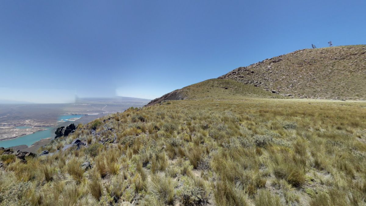 El cerro Dimante, de más de 2.000 metros de altura, tiene un camino que lleva a su cumbre. Allí se produjo el accidente fatal.