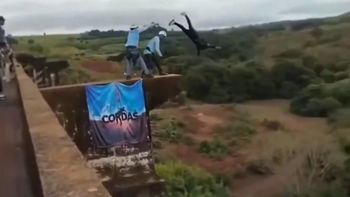 Accidente fatal: hacía puenting pero la arrojaron sin la soga desde 40 metros