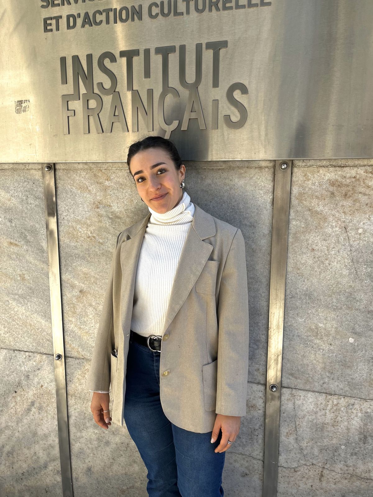 Nahir Bullaude en el Consulado de Francia en Buenos Aires. Nahir Bullaude en el Consulado de Francia en Buenos Aires.