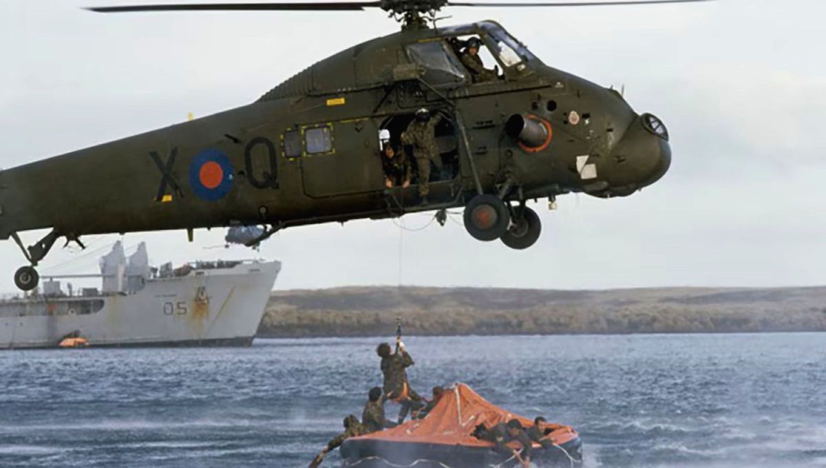 Helicópteros británicos se acercaron a rescatar a los sobrevivientes Helicópteros británicos se acercaron a rescatar a los sobrevivientes