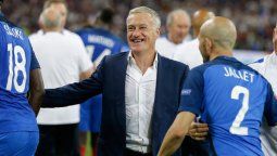 Deschamps cree que el Balón de Oro se disputará entre Cristiano y Messi