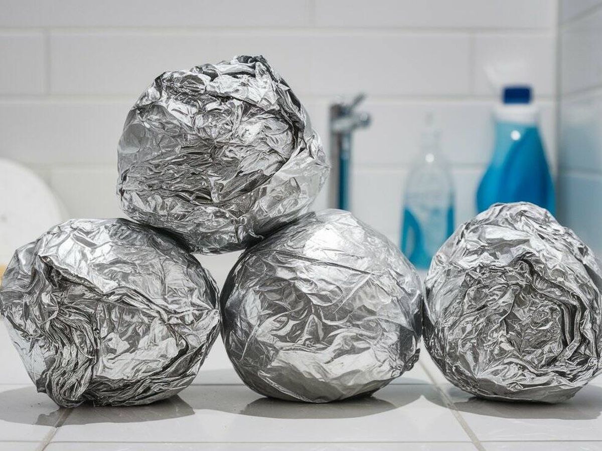 El papel aluminio puede ser efectivamente usado para la limpieza de casa. El papel aluminio puede ser efectivamente usado para la limpieza de casa.