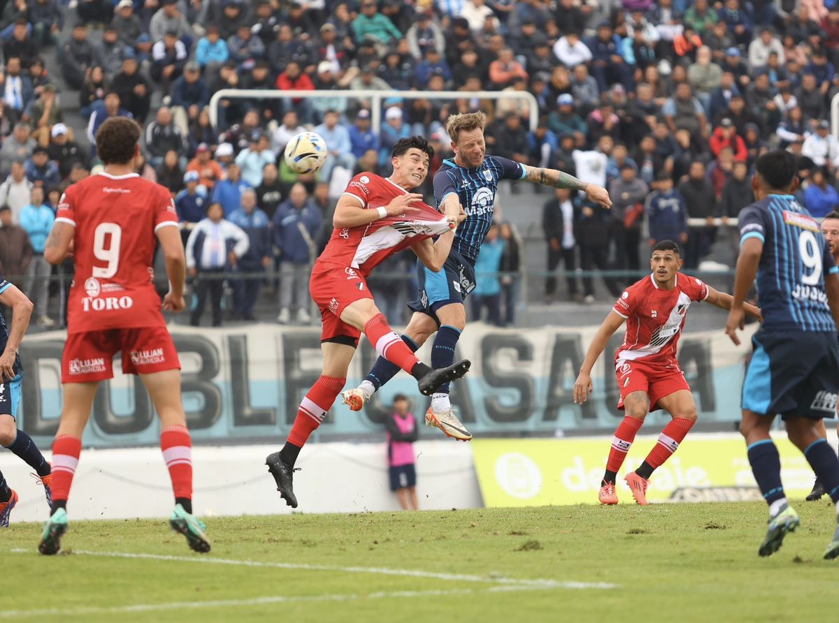 Maipú empató 1-1 con Gimnasia de Jujuy y Echeverría sigue invicto desde su llegada