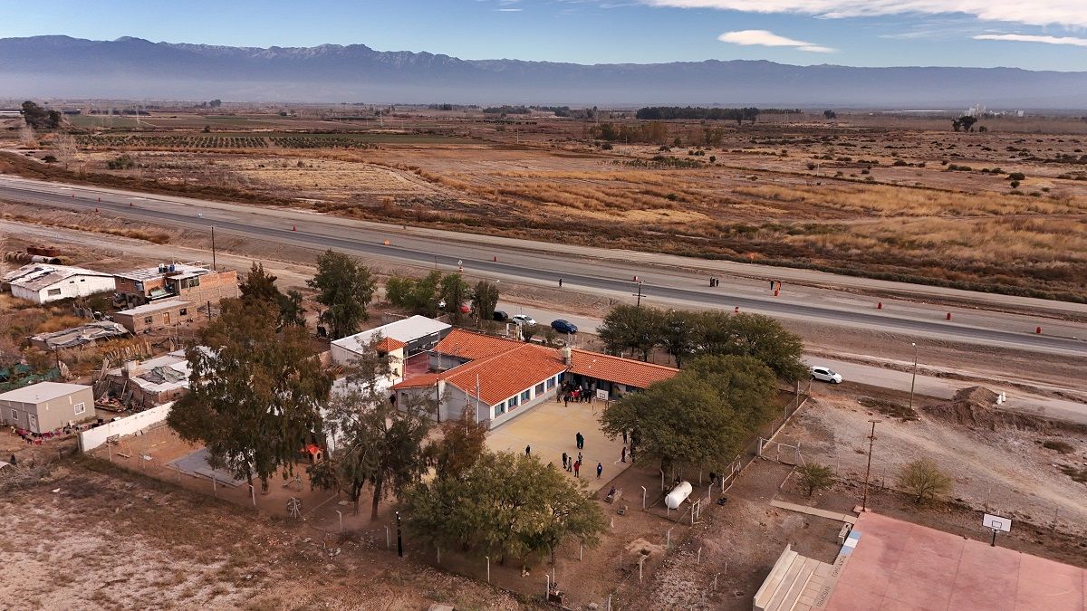 Villavicencio trabajó con Agua Segura y el Municipio de Las Heras para garantizar acceso a agua segura a escuelas rurales.