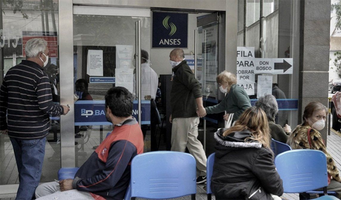 Alberto Fernández modificó el proyecto de ley de Movilidad Jubilatoria, que comenzará a debatirse en el Senado. Habrá cuatro aumentos anuales.