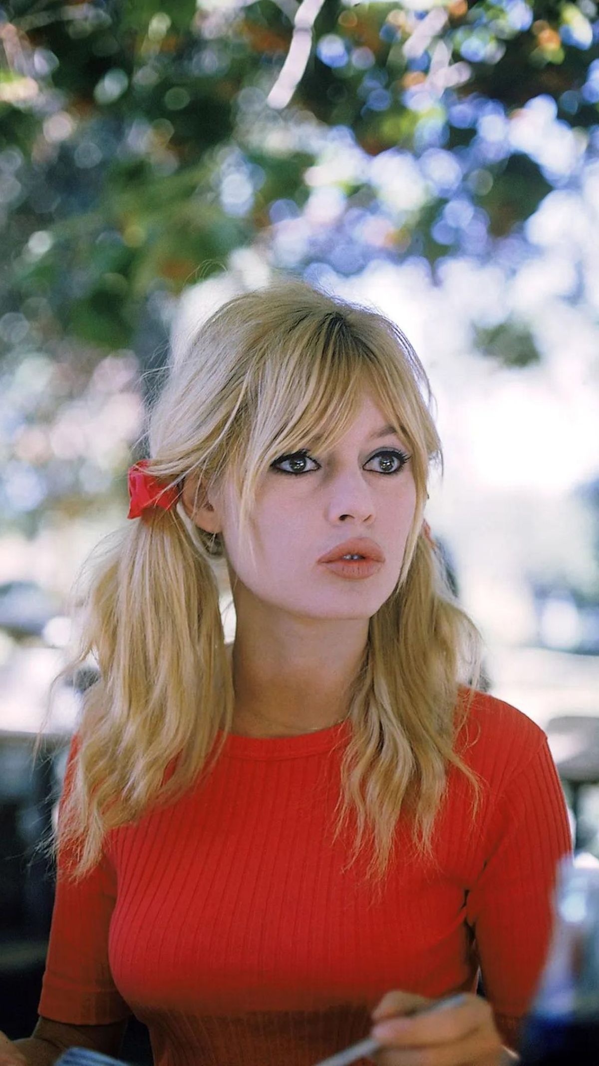 Brigitte Bardot y uno de sus peinados más icónicos. Brigitte Bardot y uno de sus peinados más icónicos.