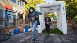Coronavirus: la ANMAT indicó que los túneles de sanitizantes no están autorizados