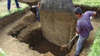 Resuelven el misterio de los Moai en la Isla de Pascua al desenterrar dos enigmáticas figuras