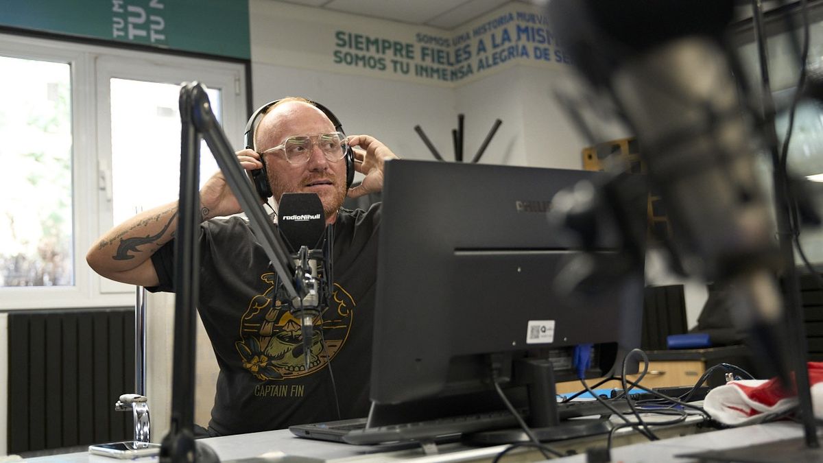 Todos los días, de 10 a 13, Pancho Carrasco hace sus divertidos personajes en Radio Nihuil. Todos los días, de 10 a 13, Pancho Carrasco hace sus divertidos personajes en Radio Nihuil.