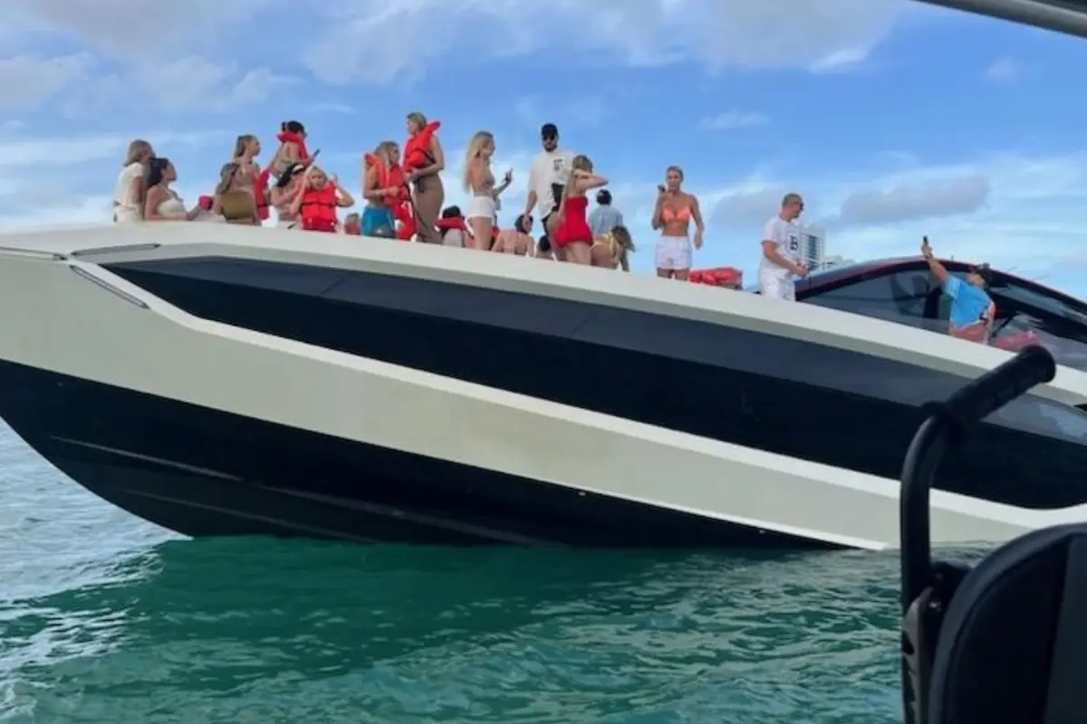 Se hundió un yate Lamborghini valuado en 4 millones de dólares 