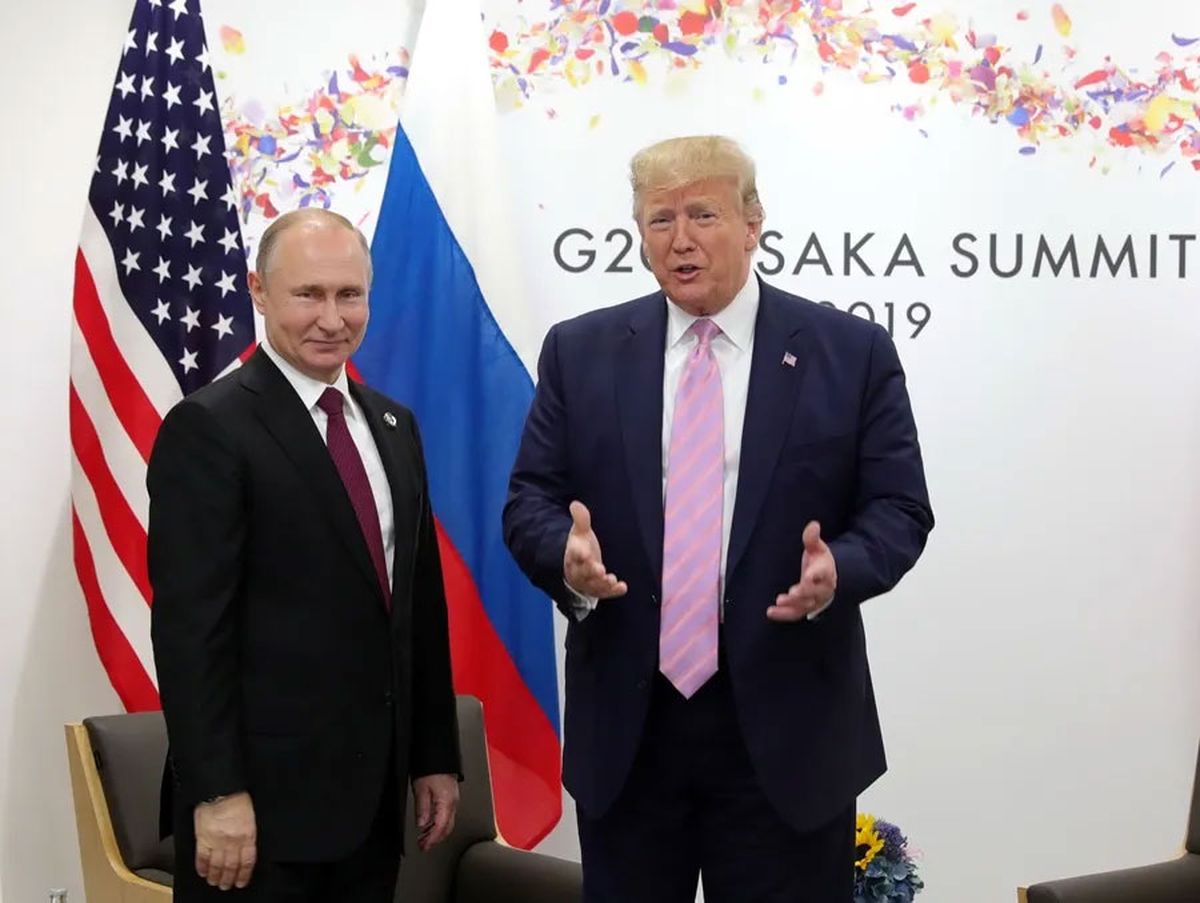El presidente de Rusia, Vladimir Putin, junto a Donald Trump (Archivo). Crédito: EFE.