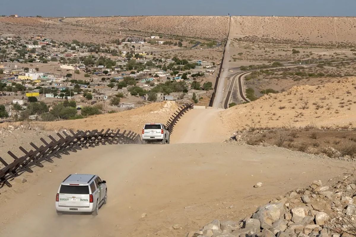 Patrullas del Servicio de Aduanas y Protección Fronteriza de Estados Unidos patrullando la frontera con México, en El Paso, Texas (Archivo). Crédito: EFE/Ángel Colmenares.