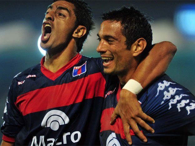 Tigre goleó 4 a 0 a Unión y se trepó a la punta