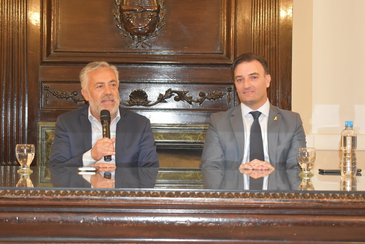 El gobernador Alfredo Cornejo y el presidente de la Asociación de Abogados Judíos de la República Argentina, Hernán Najenson, destacaron la trayectoria de Ostropolsky. El gobernador Alfredo Cornejo y el presidente de la Asociación de Abogados Judíos de la República Argentina, Hernán Najenson, destacaron la trayectoria de Ostropolsky.