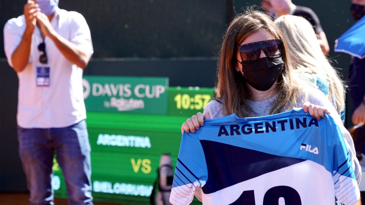 El equipo argentino de Copa Davis homenajeó a Maradona 