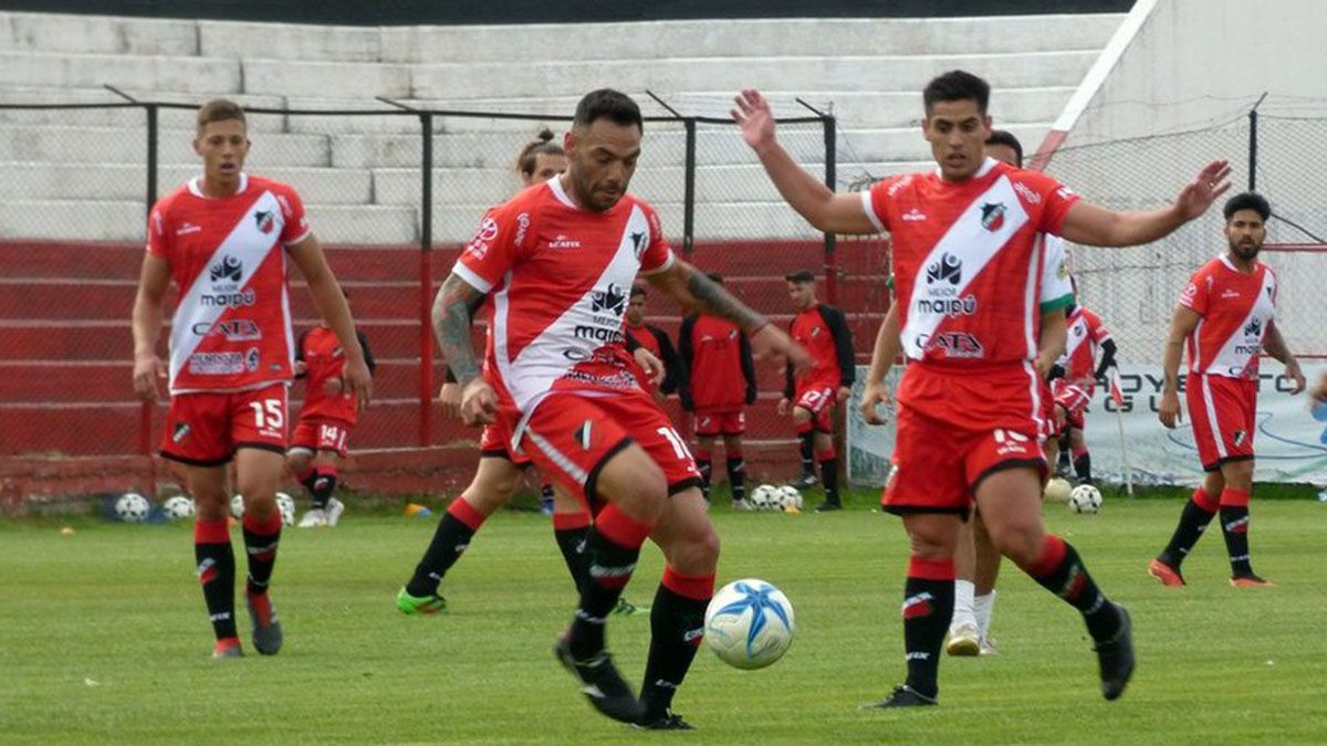 Alexis Viscarra es uno de los jugadores rendidores del Deportivo Maipú.
