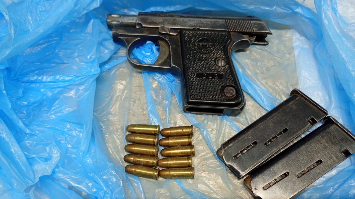 Este es el arma que le secuestraron al agresor de la mujer en Maipú. 