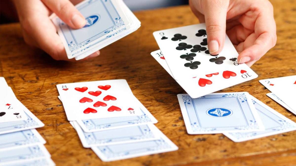 Recicla los mazos de cartas viejas que tengas sin usar y conviértelas en esta espectacular opción