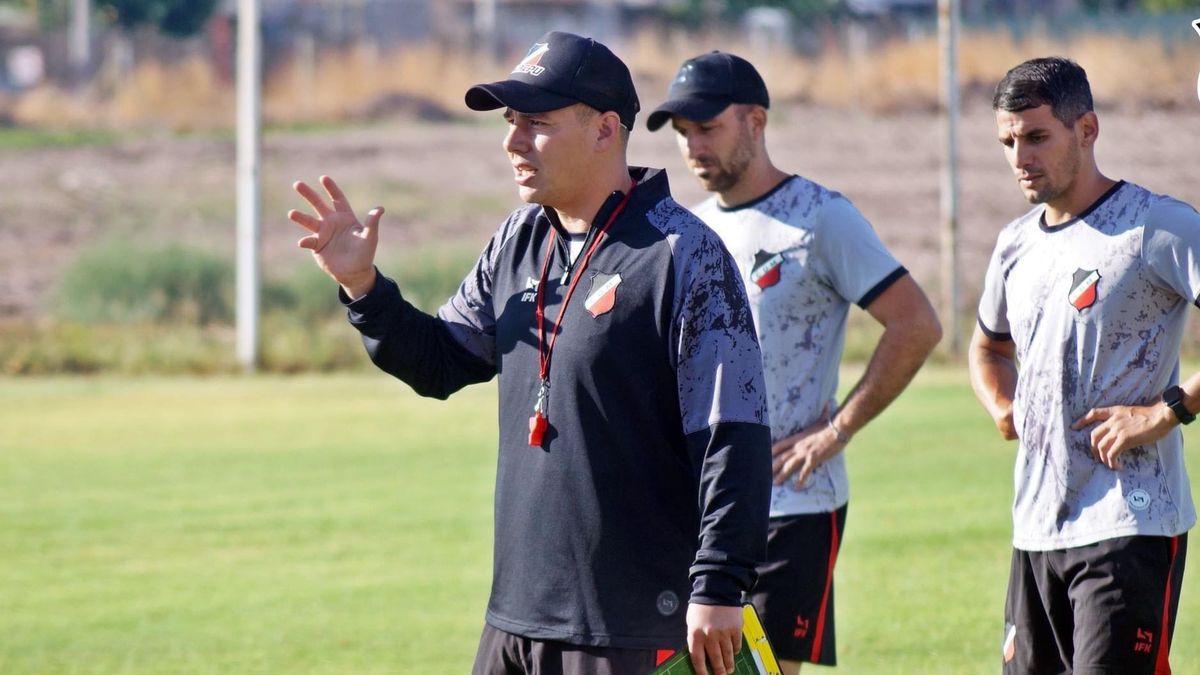 Luis García el entrenador del Deportivo Maipú