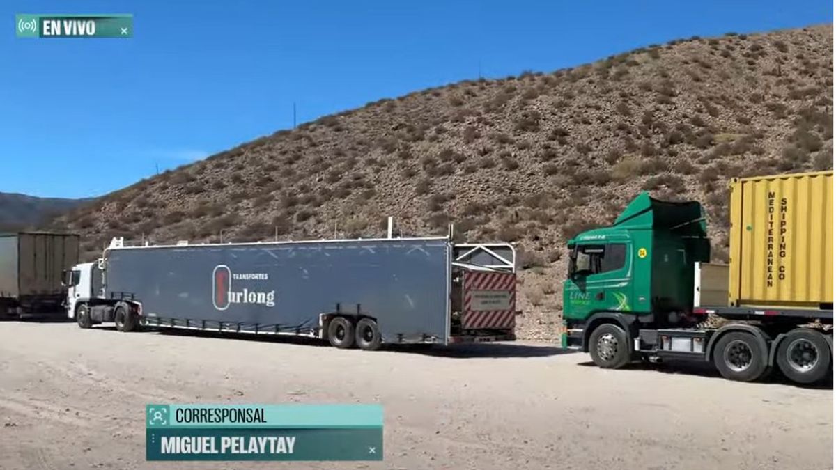 En Canal 7 se informó sobre los problemas que debieron afrontar los camioneros en alta montaña por la adhesión de los empleados de Aduana al paro nacional. En Canal 7 se informó sobre los problemas que debieron afrontar los camioneros en alta montaña por la adhesión de los empleados de Aduana al paro nacional.