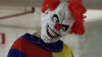 El payaso asesino volvió y lo hizo acompañado